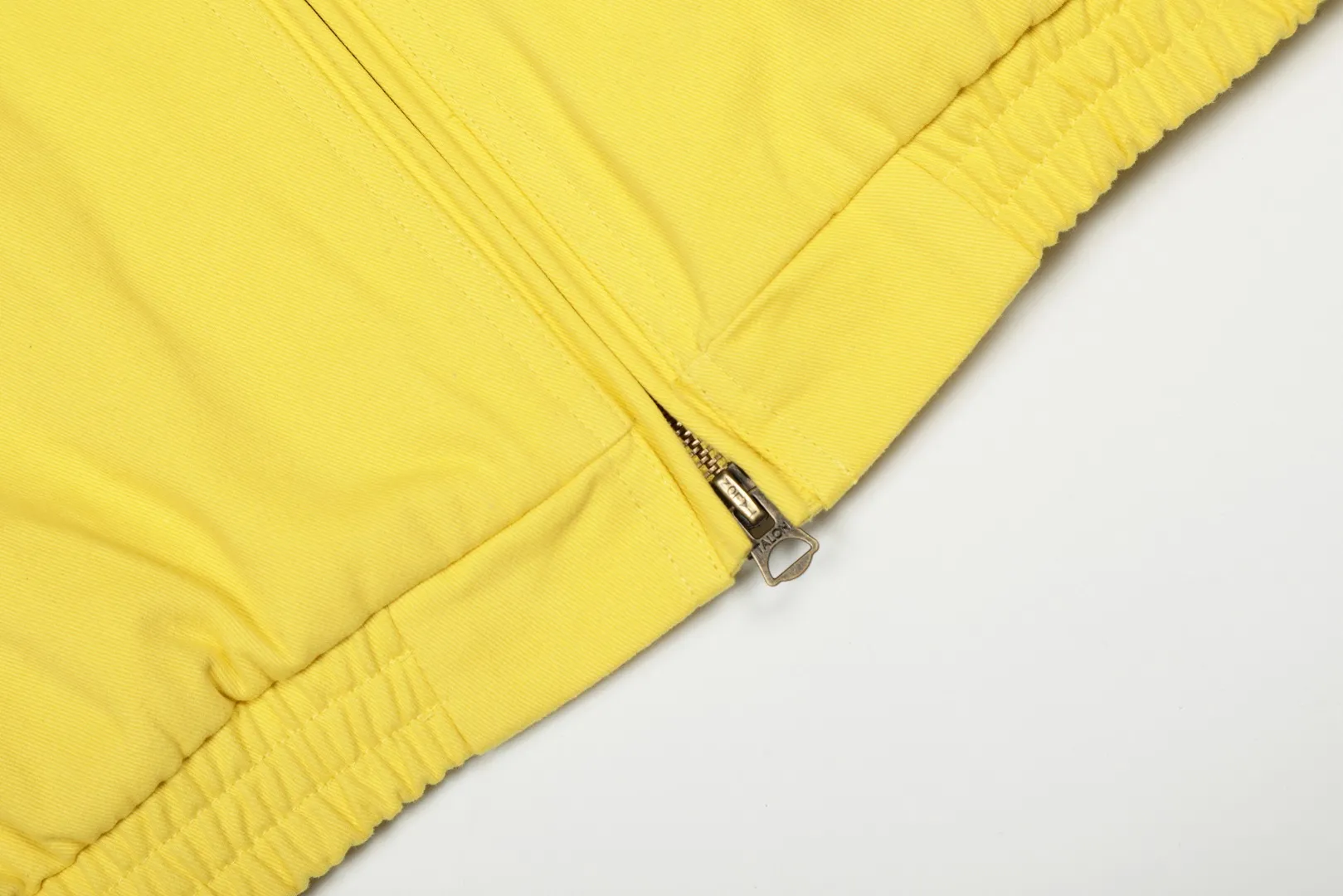 P300 top quality" Style number: 8101# (not off the shelves all year round) [Ralph Lauren/Ralph Lauren old cadre pony embroidered armband POLO jacket] ✅Ralph Lauren Ralph Lauren classic basic American retro old cadre goddess style jacket ✅Pure cotton high-gram heavy wash, soft, comfortable and tangible, upright and textured ✅Customized Vintage bronze double-open zipper head to restore the same quality as the cabinet version ✅This style: White/khaki color. There are waist patterns inside the threads of the collar and cuffs. Please note~ ✅Retro versatile jacket. The upper body is very flattering. Versatile model YYDS~ ✅Versatile for daily wear and work wear. ✅The upper body is simple and easy to wear. A must-have for goddess ootd. Good-looking clothes are never too picky. A must-have in the goddess' wardrobe. Size: S-XL. Color: White, yellow, red, navy, khaki, pink, light blue, olive green.